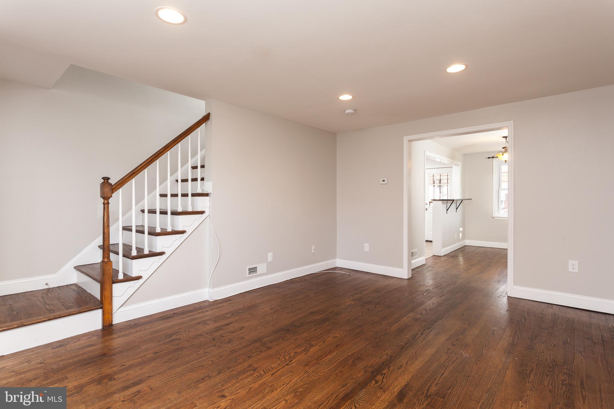 721 South Woodington Road Baltimore, MD 21229 - Photo 3 of 33 Living Room