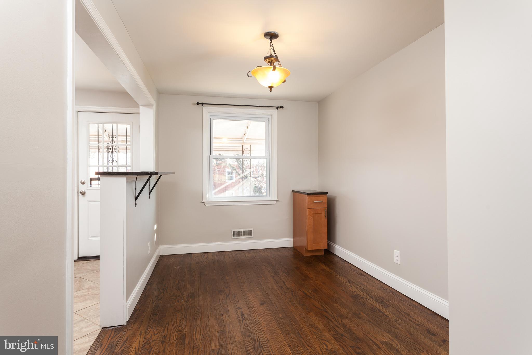 721 South Woodington Road Baltimore, MD 21229 - Photo 6 of 33 Dining Room