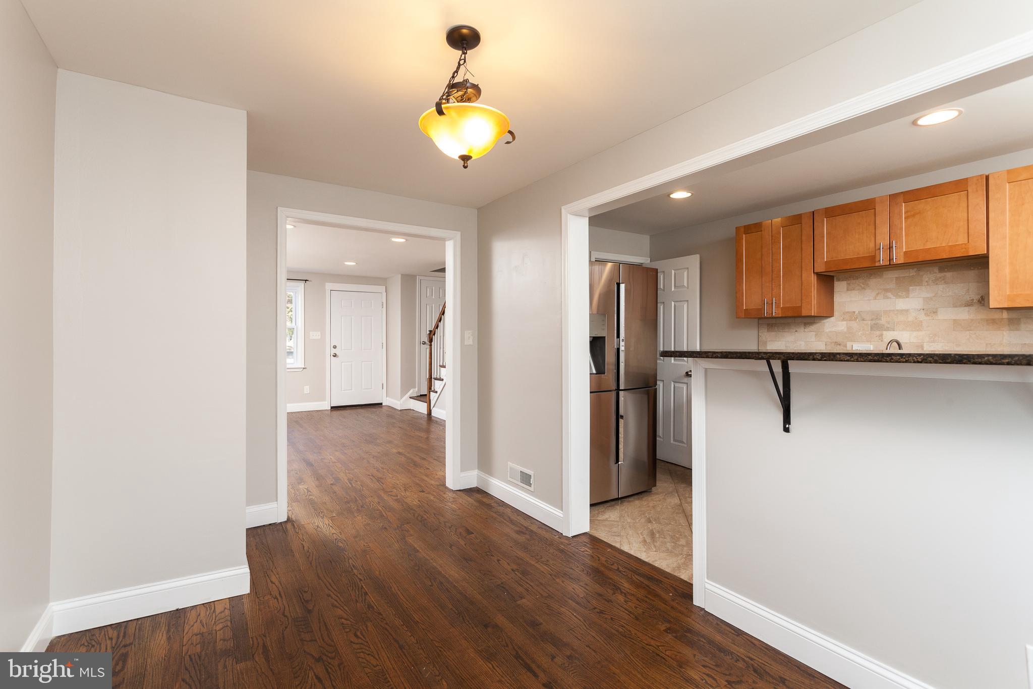 721 South Woodington Road Baltimore, MD 21229 - Photo 7 of 33 Dining Room with Breakfast Ledge