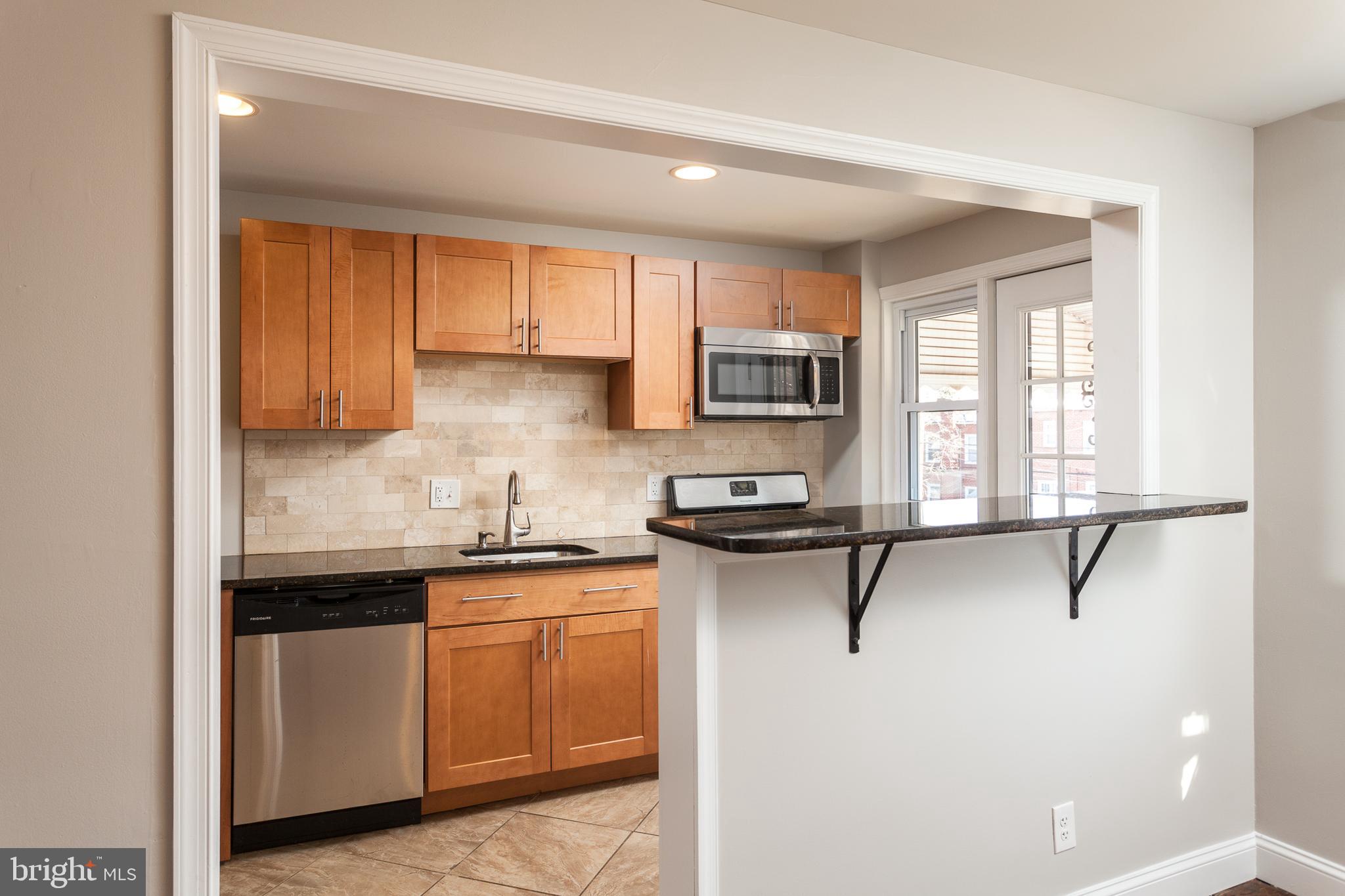 721 South Woodington Road Baltimore, MD 21229 - Photo 8 of 33 Kitchen