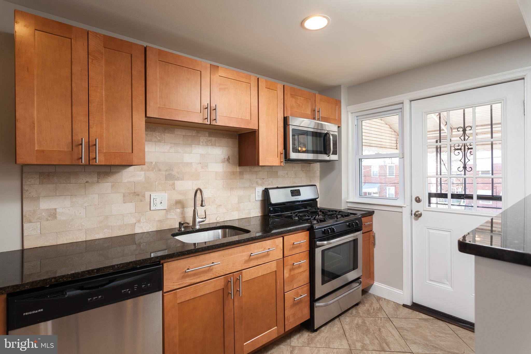 721 South Woodington Road Baltimore, MD 21229 - Photo 9 of 33 Kitchen