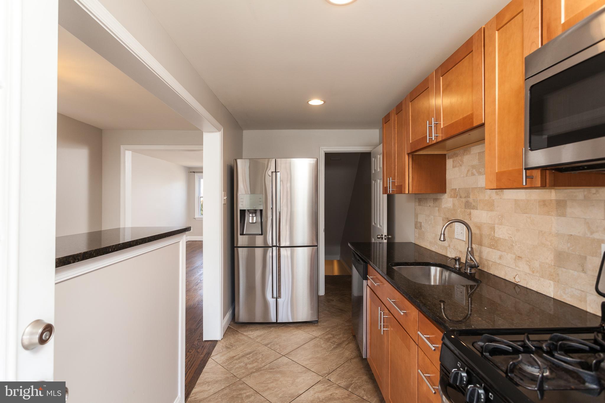 721 South Woodington Road Baltimore, MD 21229 - Photo 10 of 33 Kitchen