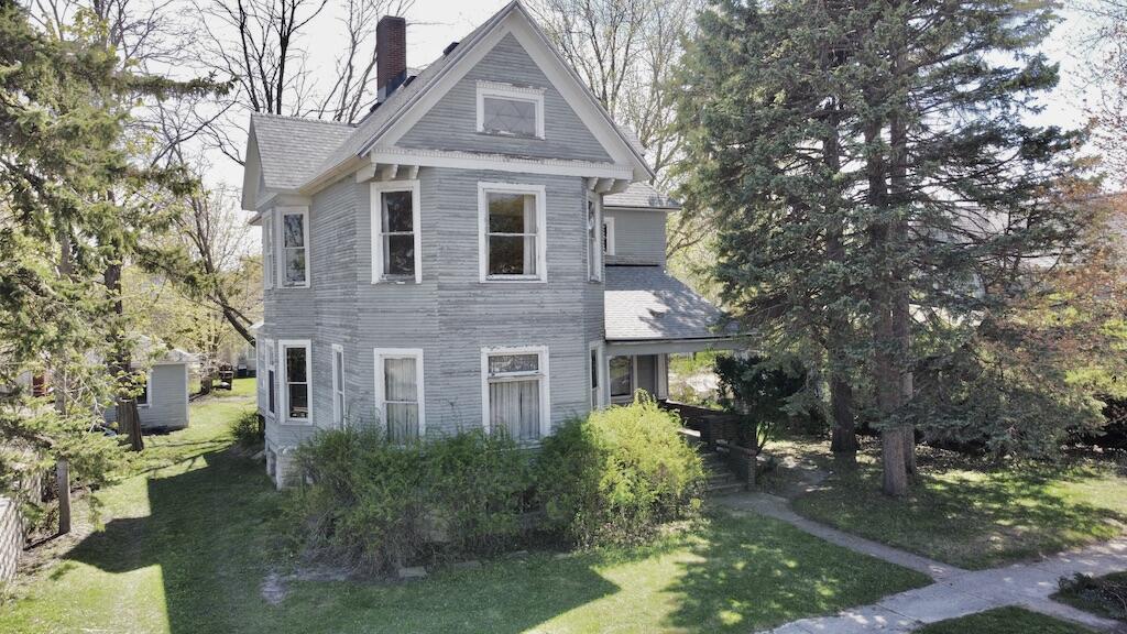 339 2nd Street Manistee, MI 49660 - Photo 3 of 45