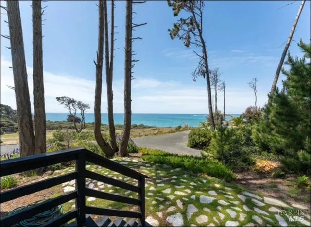 $2,400,000 | 35800 Highway 1, Gualala, CA 95445