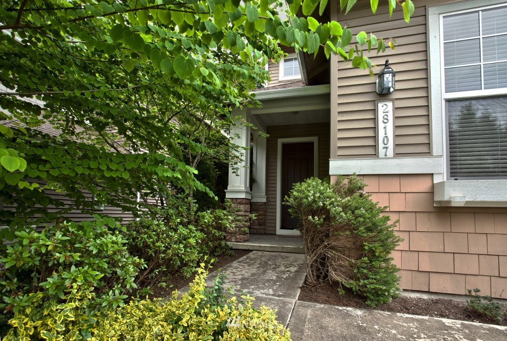 28107 Maple Ridge Way Southeast Maple Valley, WA 98038 - Photo 2 of 17