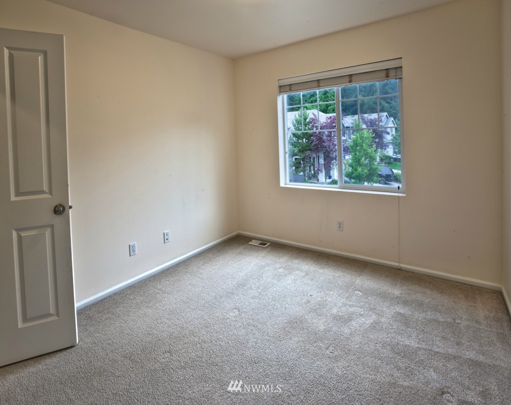 28107 Maple Ridge Way Southeast Maple Valley, WA 98038 - Photo 13 of 17