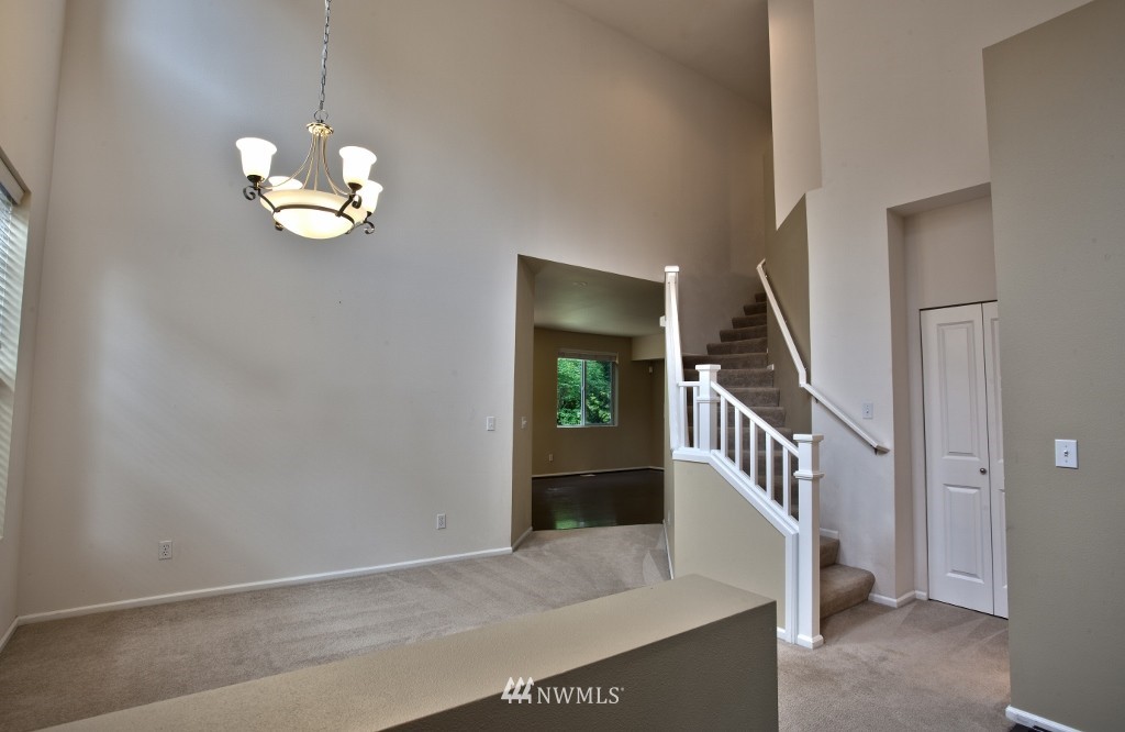 28107 Maple Ridge Way Southeast Maple Valley, WA 98038 - Photo 4 of 17