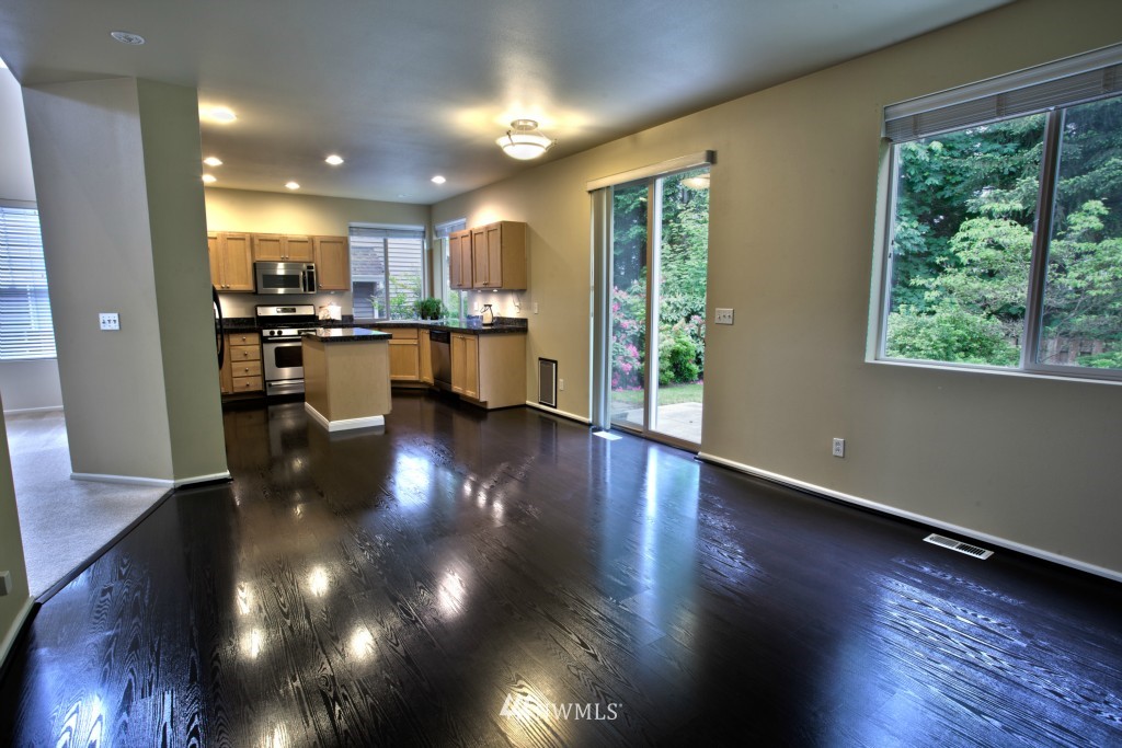 28107 Maple Ridge Way Southeast Maple Valley, WA 98038 - Photo 5 of 17