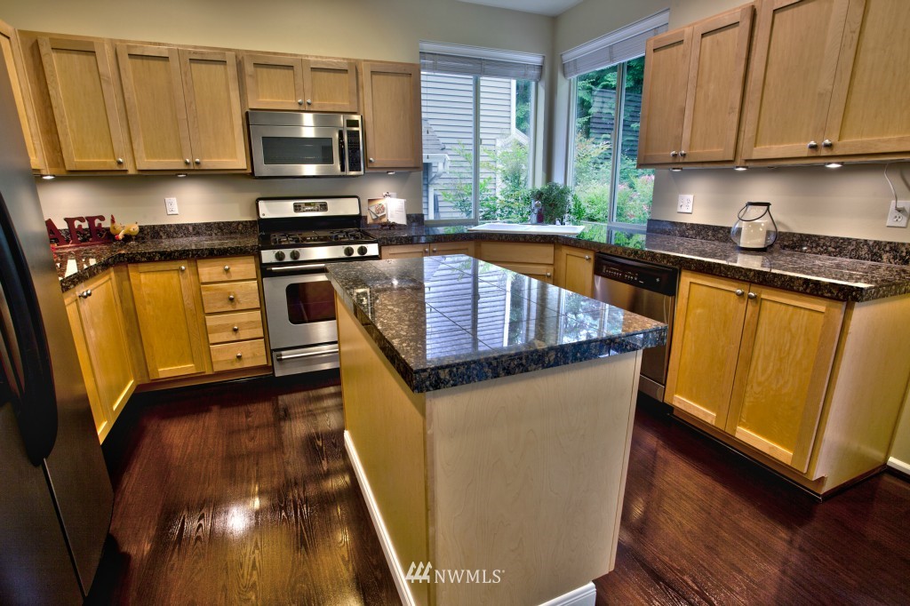 28107 Maple Ridge Way Southeast Maple Valley, WA 98038 - Photo 6 of 17