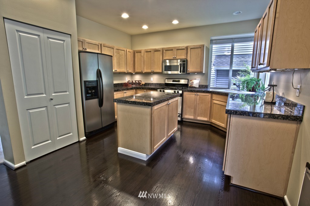 28107 Maple Ridge Way Southeast Maple Valley, WA 98038 - Photo 7 of 17
