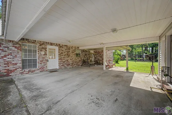$299,900 | 35183 Live Oak Circle, Denham Springs, LA 70706