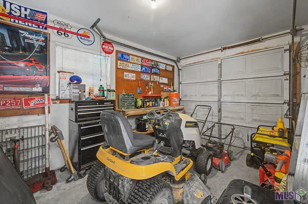 $299,900 | 35183 Live Oak Circle, Denham Springs, LA 70706