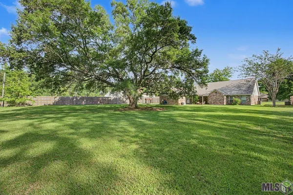 $299,900 | 35183 Live Oak Circle, Denham Springs, LA 70706