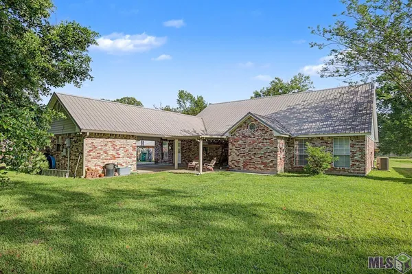 $299,900 | 35183 Live Oak Circle, Denham Springs, LA 70706