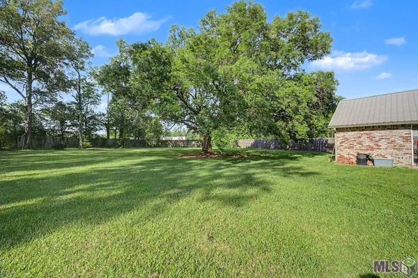 $299,900 | 35183 Live Oak Circle, Denham Springs, LA 70706
