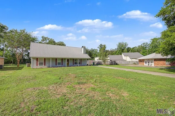 $299,900 | 35183 Live Oak Circle, Denham Springs, LA 70706