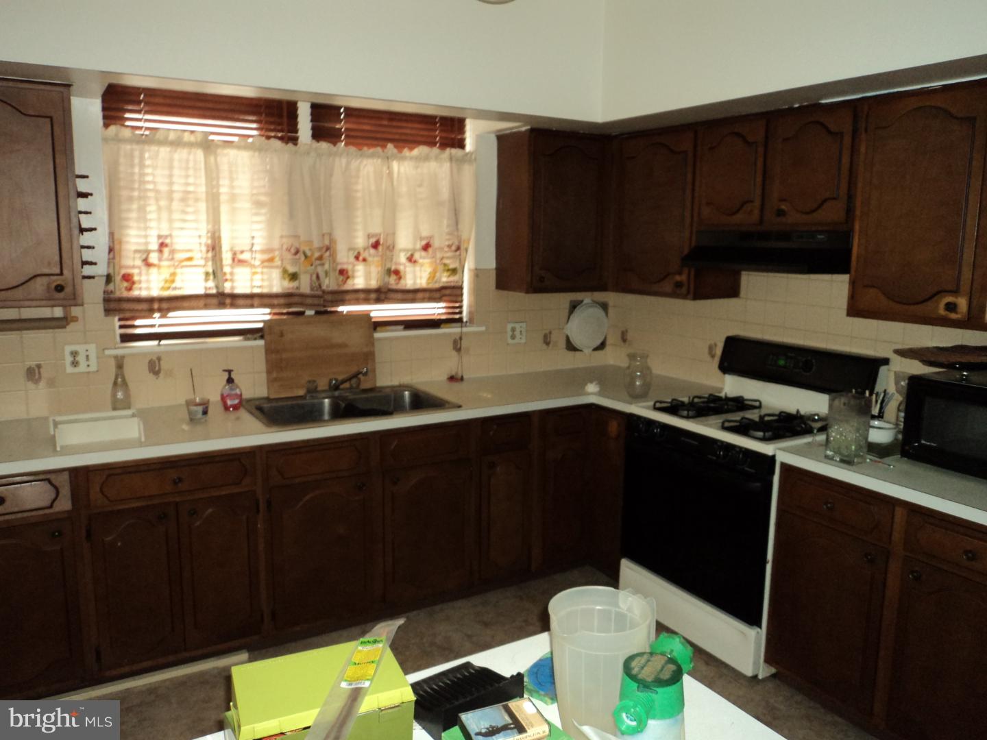 720 Atwood Road Philadelphia, PA 19151 - Photo 5 of 13 Kitchen
