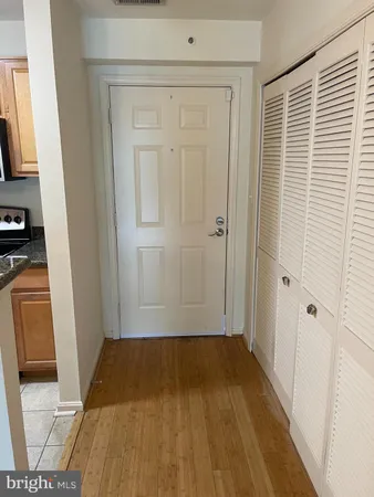 $2,050 | 3175 Summit Square Drive, Unit 5E11, Oakton, VA 22124
