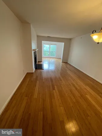 $2,050 | 3175 Summit Square Drive, Unit 5E11, Oakton, VA 22124