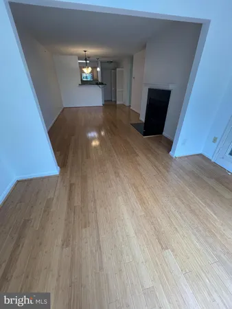 $2,050 | 3175 Summit Square Drive, Unit 5E11, Oakton, VA 22124