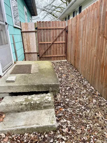 $79,900 | 2004 South High Street, Muncie, IN 47302