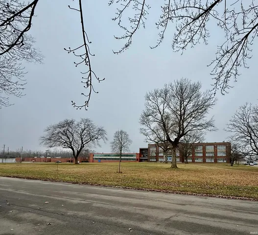 $79,900 | 2004 South High Street, Muncie, IN 47302