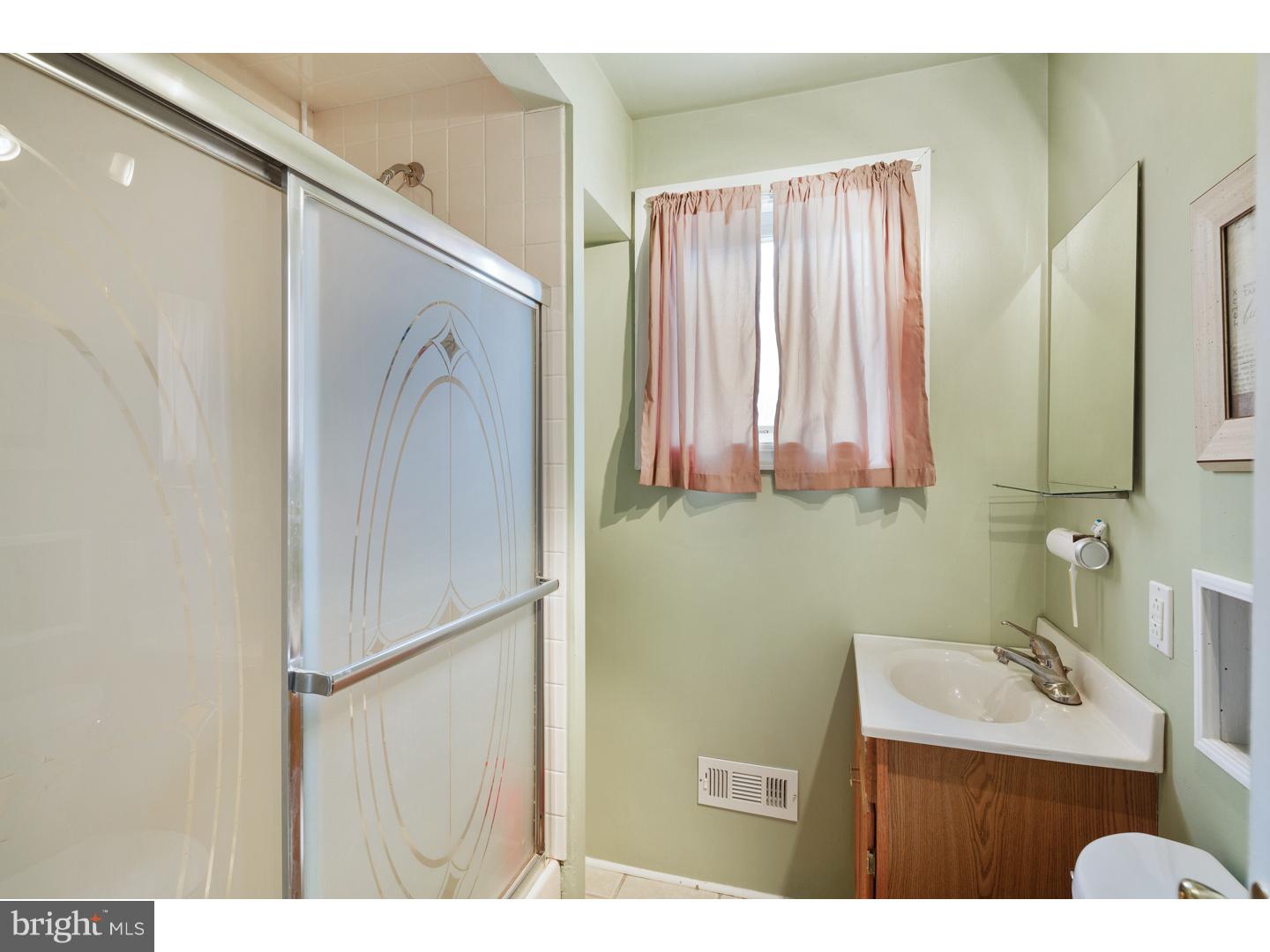 50 East Mill Road Maple Shade, NJ 08052 - Photo 16 of 20 Bathroom