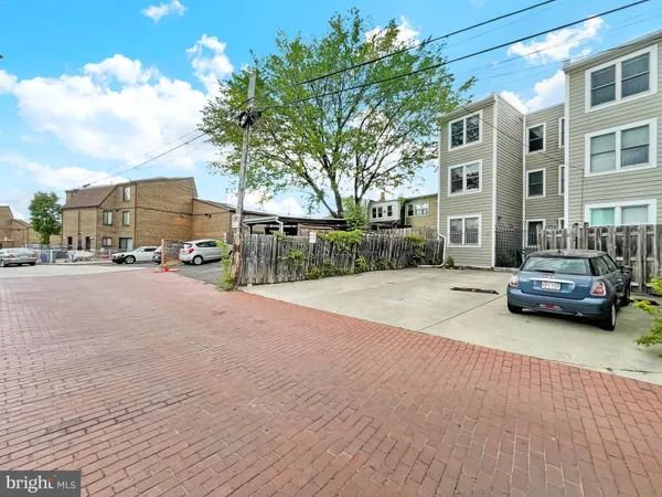 $2,700 | 1367 Florida Avenue Northeast, Unit 302, Washington, DC 20002