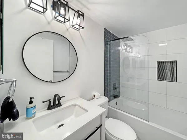 $2,700 | 1367 Florida Avenue Northeast, Unit 302, Washington, DC 20002