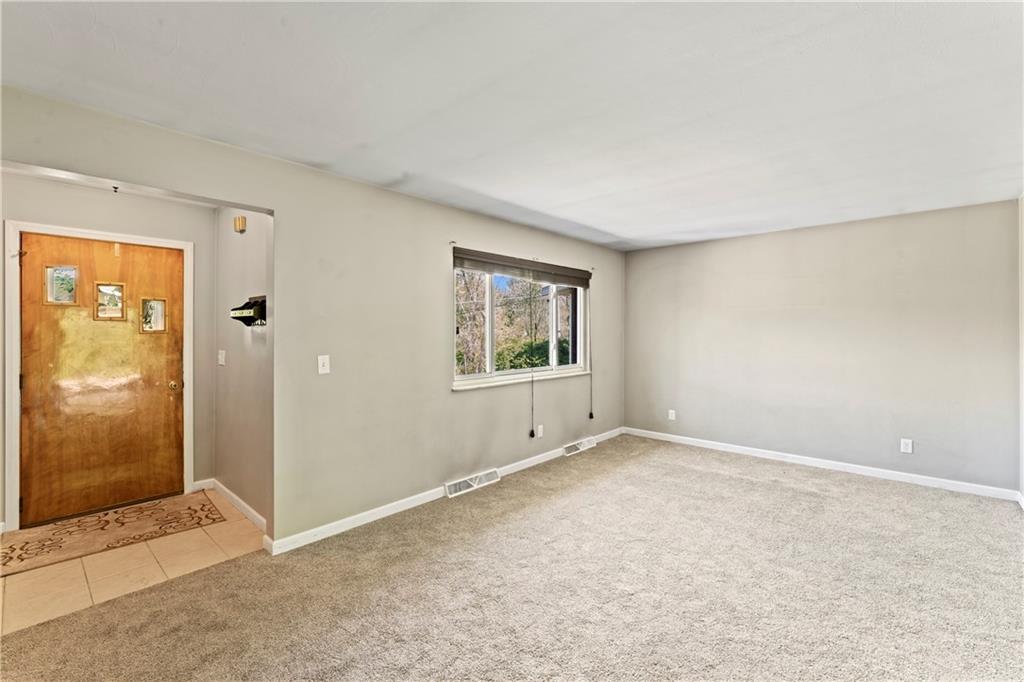 210 Springfield Avenue Washington, PA 15301 - Photo 9 of 28 an empty room with windows