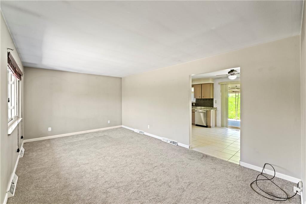 210 Springfield Avenue Washington, PA 15301 - Photo 10 of 28 an empty room with windows and closet