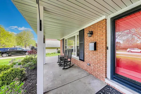 $4,700 | 511 South Dwyer Avenue, Arlington Heights, IL 60005
