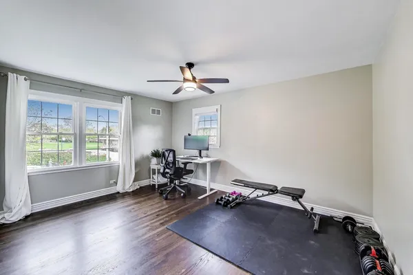 $4,700 | 511 South Dwyer Avenue, Arlington Heights, IL 60005
