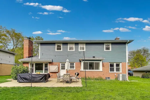$4,700 | 511 South Dwyer Avenue, Arlington Heights, IL 60005