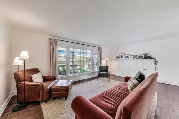 $4,700 | 511 South Dwyer Avenue, Arlington Heights, IL 60005