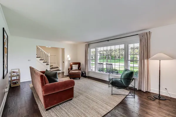 $4,700 | 511 South Dwyer Avenue, Arlington Heights, IL 60005