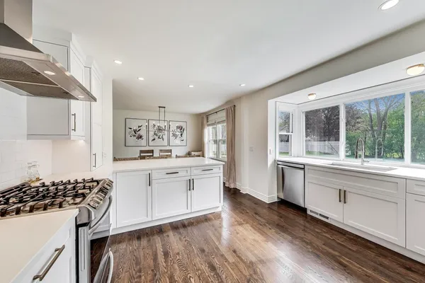 $4,700 | 511 South Dwyer Avenue, Arlington Heights, IL 60005
