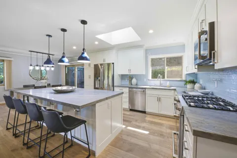 $2,200,000 | 3642 Farm Hill Boulevard, Redwood City, CA 94061
