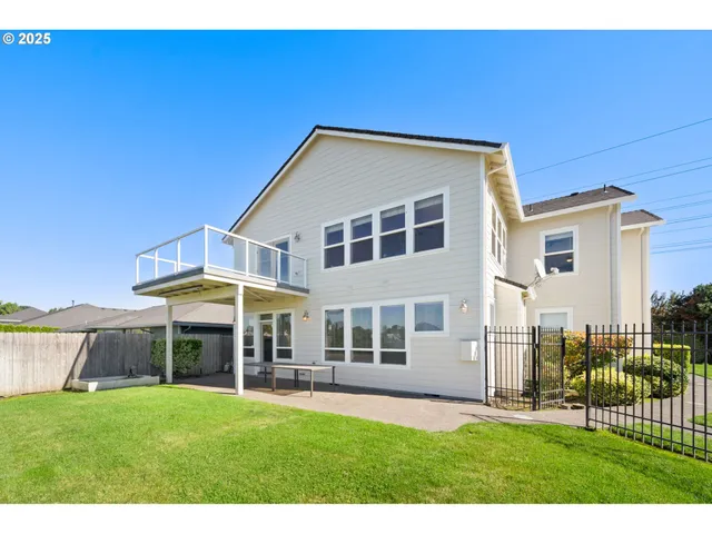 $899,900 | 21795 Northeast Lachenview Lane, Fairview, OR 97024