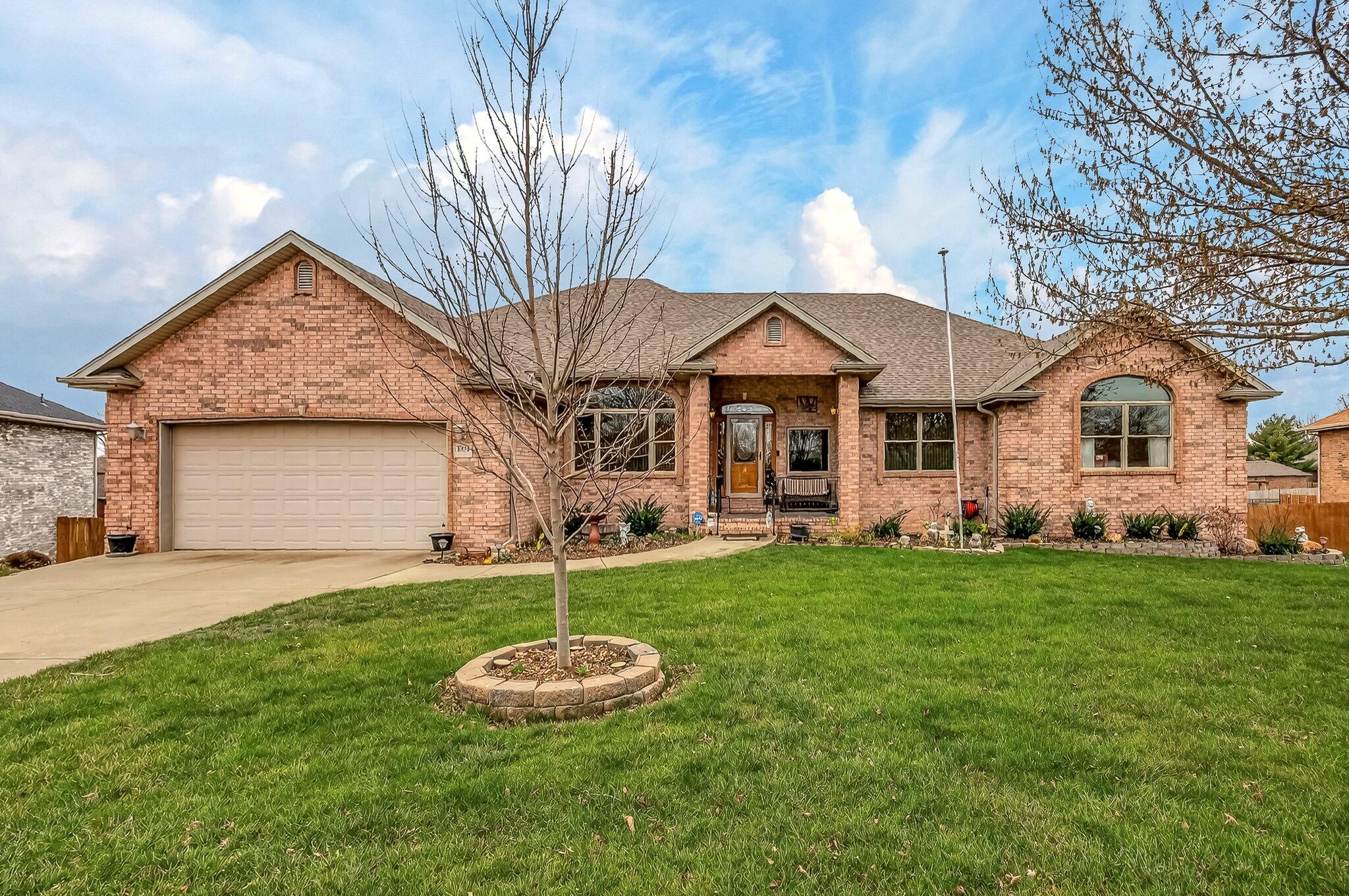 2374 South April Avenue Springfield, MO 65807 - Photo 1 of 47 01-april-50