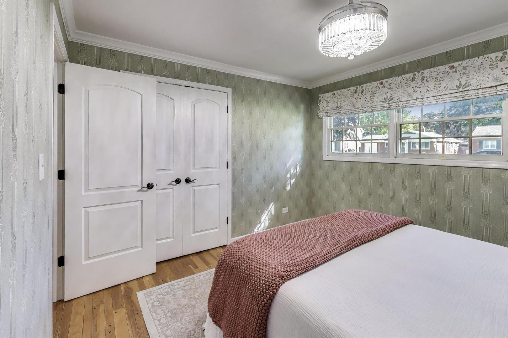 924 Lyford Lane Wheaton, IL 60189 - Photo 17 of 43 a bedroom with a bed and a window