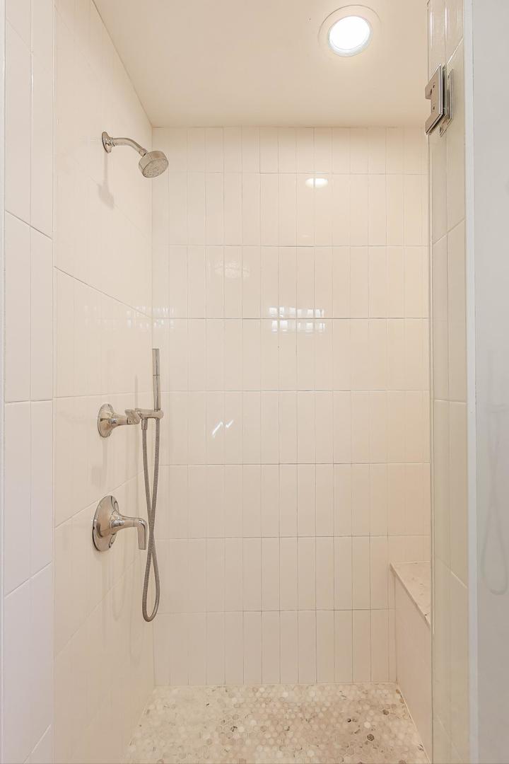 924 Lyford Lane Wheaton, IL 60189 - Photo 23 of 43 a bathroom with a shower