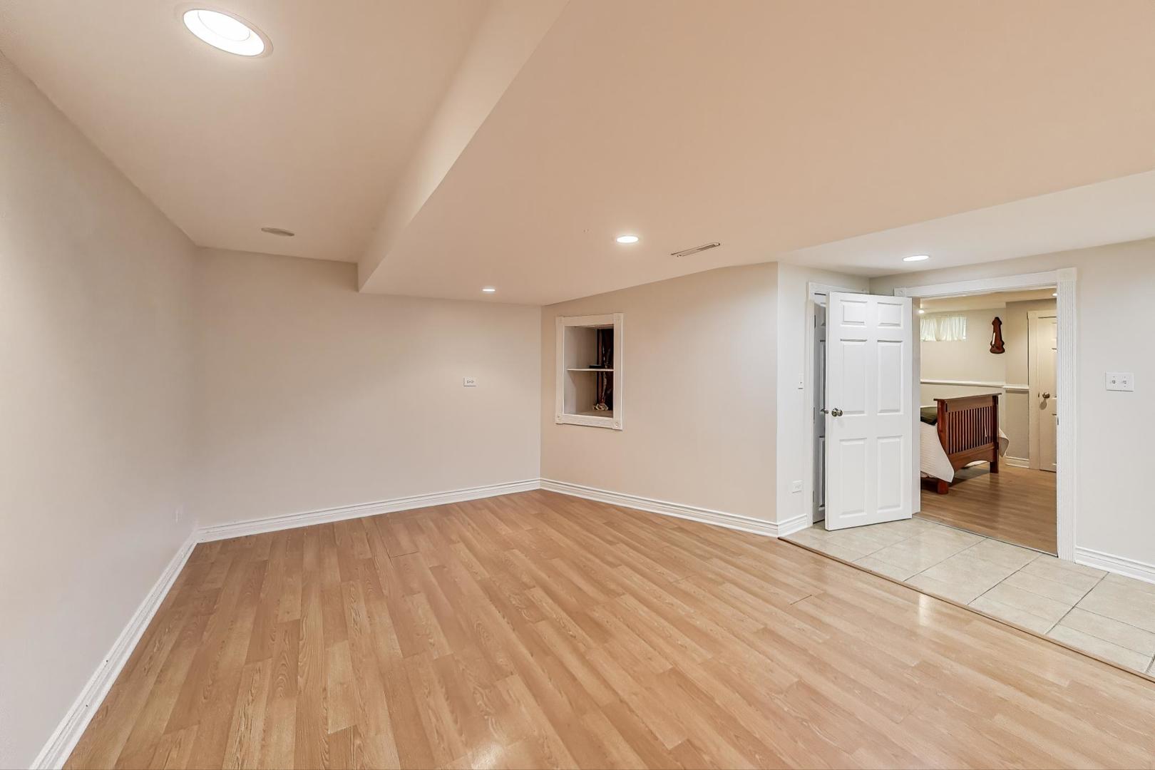 924 Lyford Lane Wheaton, IL 60189 - Photo 26 of 43 a view of a livingroom with wooden floor