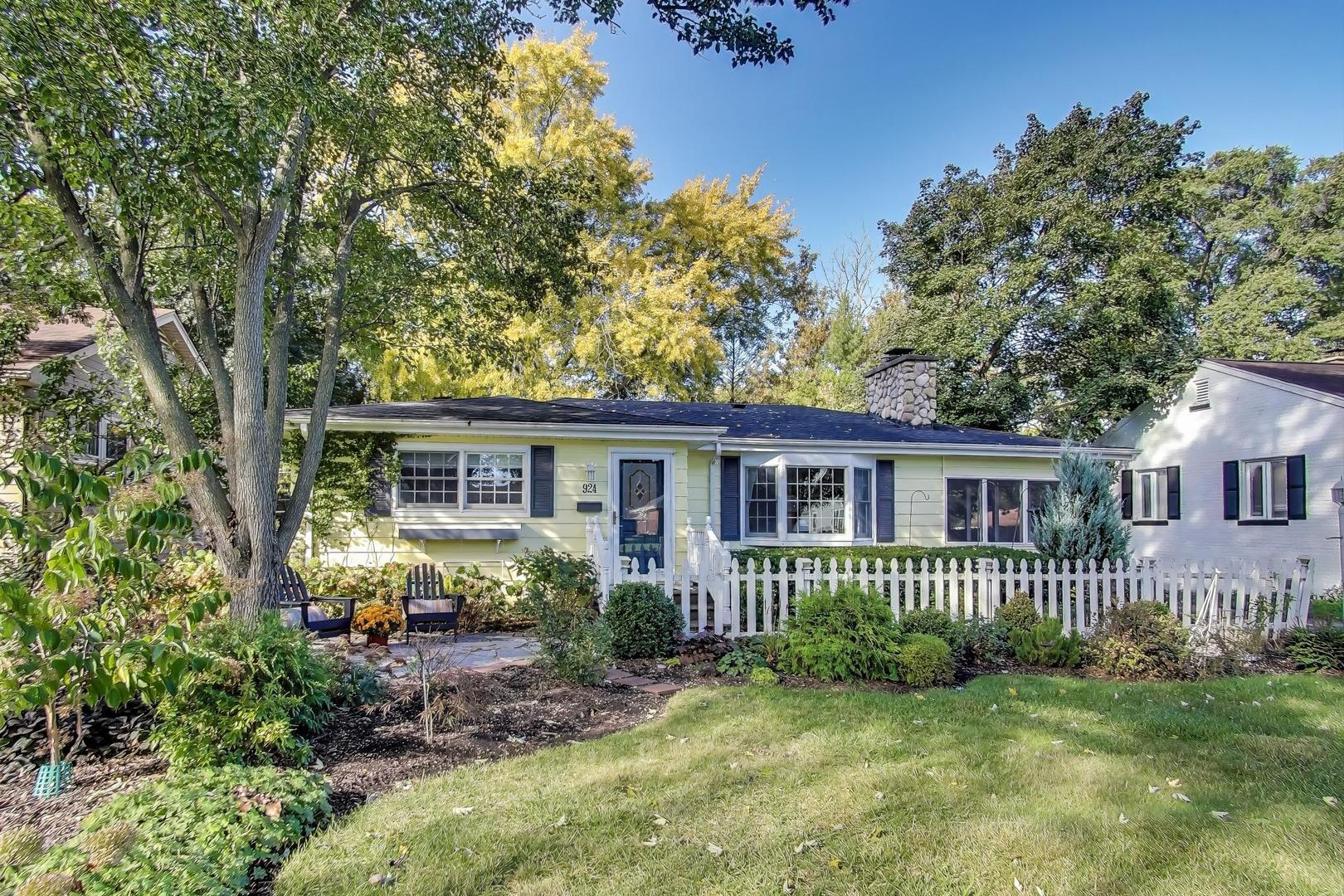 924 Lyford Lane Wheaton, IL 60189 - Photo 3 of 43 a view of a house with a yard and potted plants