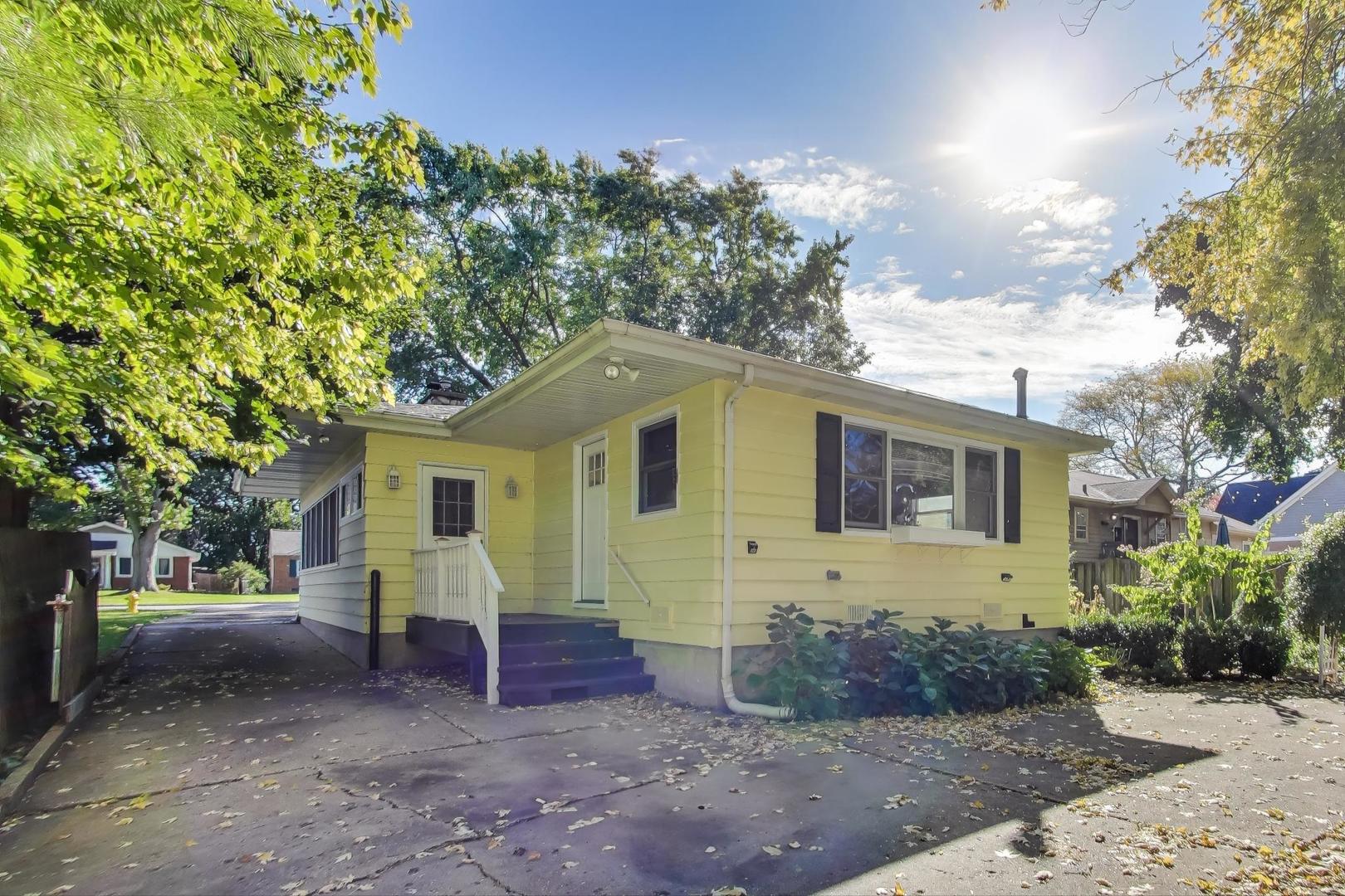 924 Lyford Lane Wheaton, IL 60189 - Photo 36 of 43 a view of a house with a yard