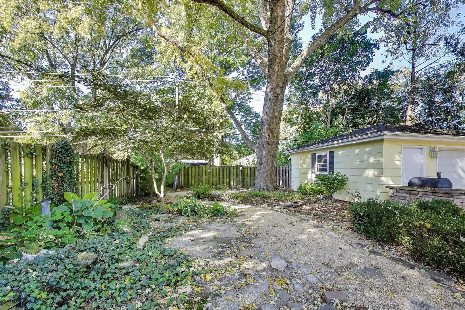 924 Lyford Lane Wheaton, IL 60189 - Photo 39 of 43 a front view of a house with garden