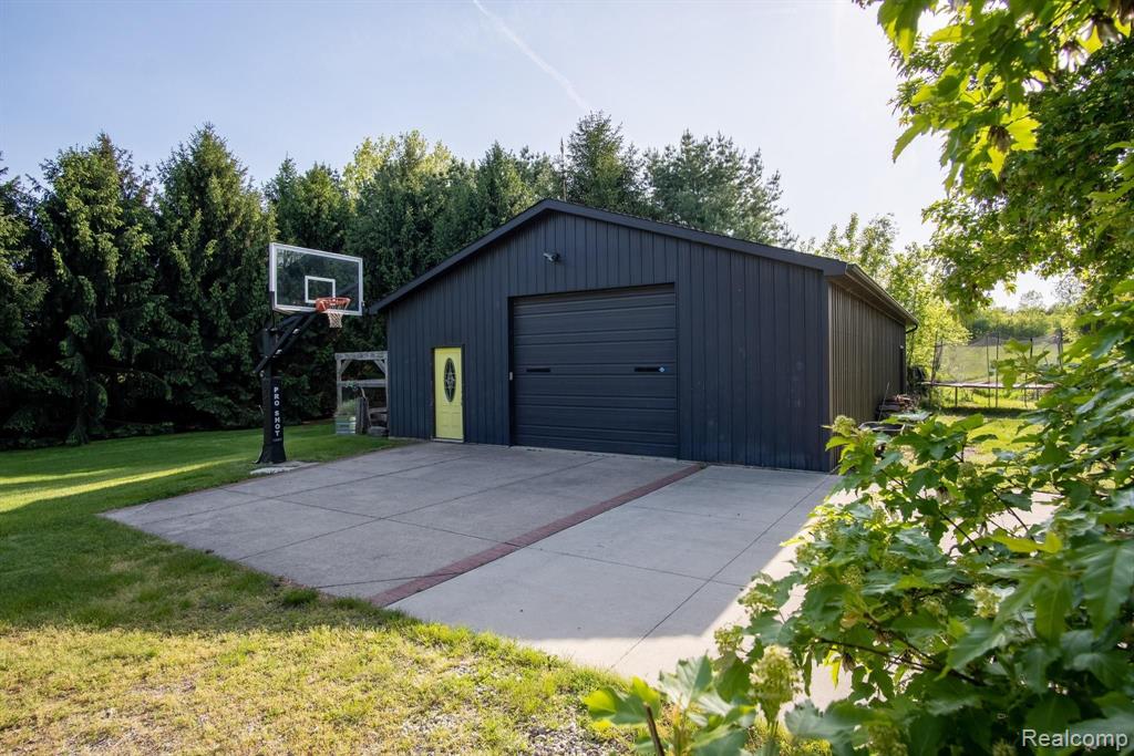 3280 Hadden Road Rochester, MI 48306 - Photo 5 of 63
