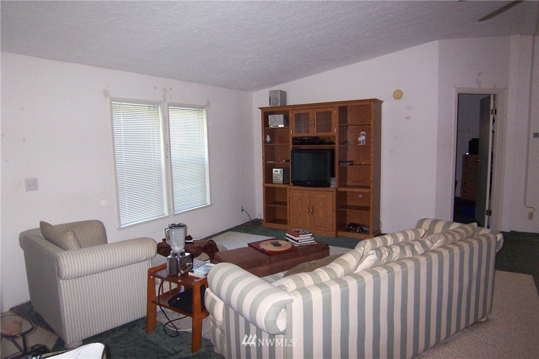 3977 Arvick Road Southeast Port Orchard, WA 98366 - Photo 8 of 21 Gallery Image 8