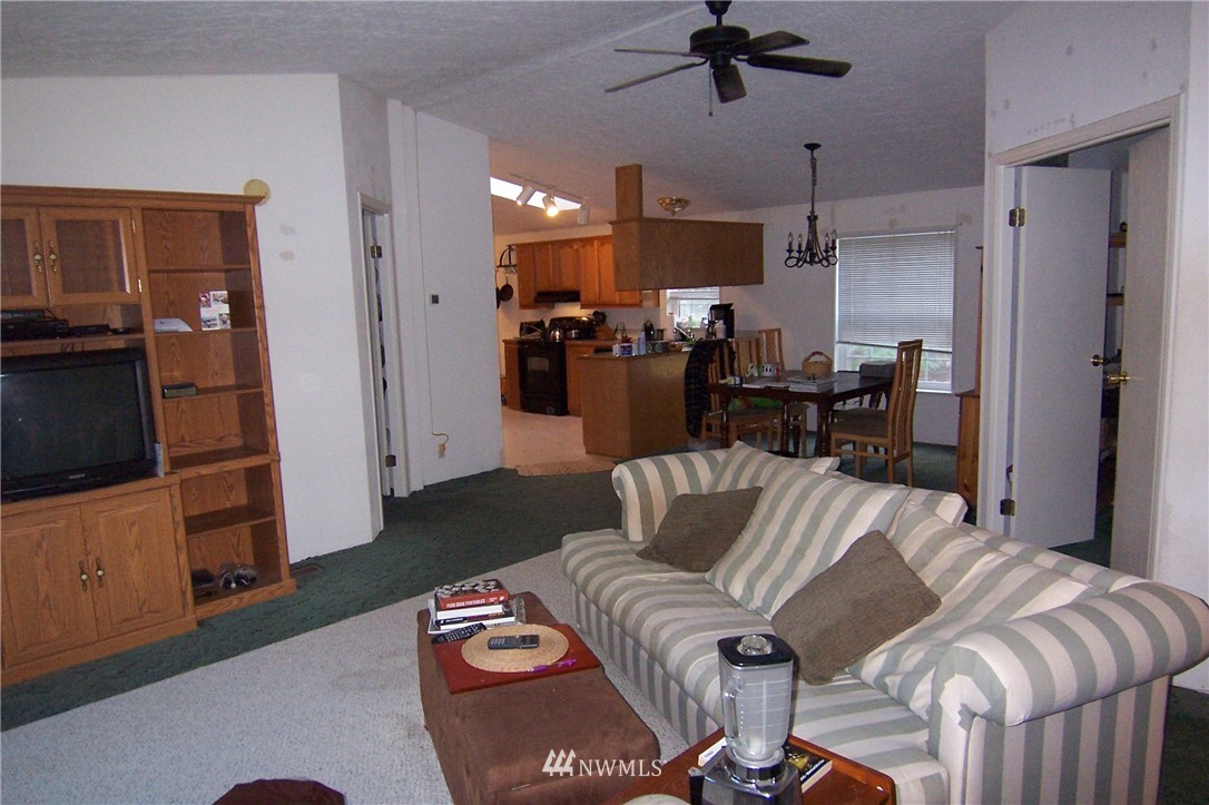 3977 Arvick Road Southeast Port Orchard, WA 98366 - Photo 9 of 21 Gallery Image 9