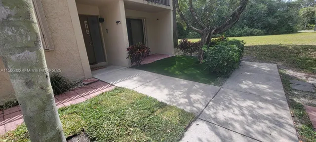 a view of back yard of the house